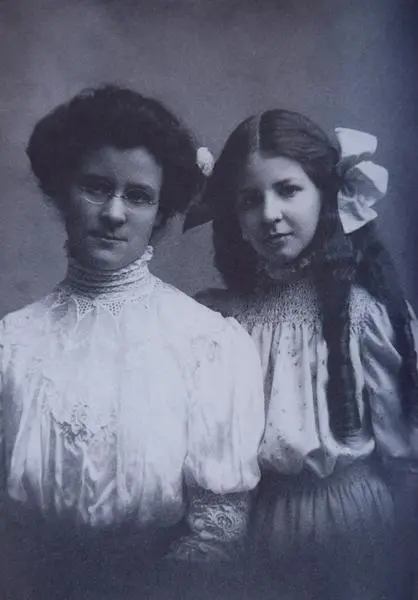 A photo of Katharine Briggs on the left and her daughter Isabel Myers from 1923.